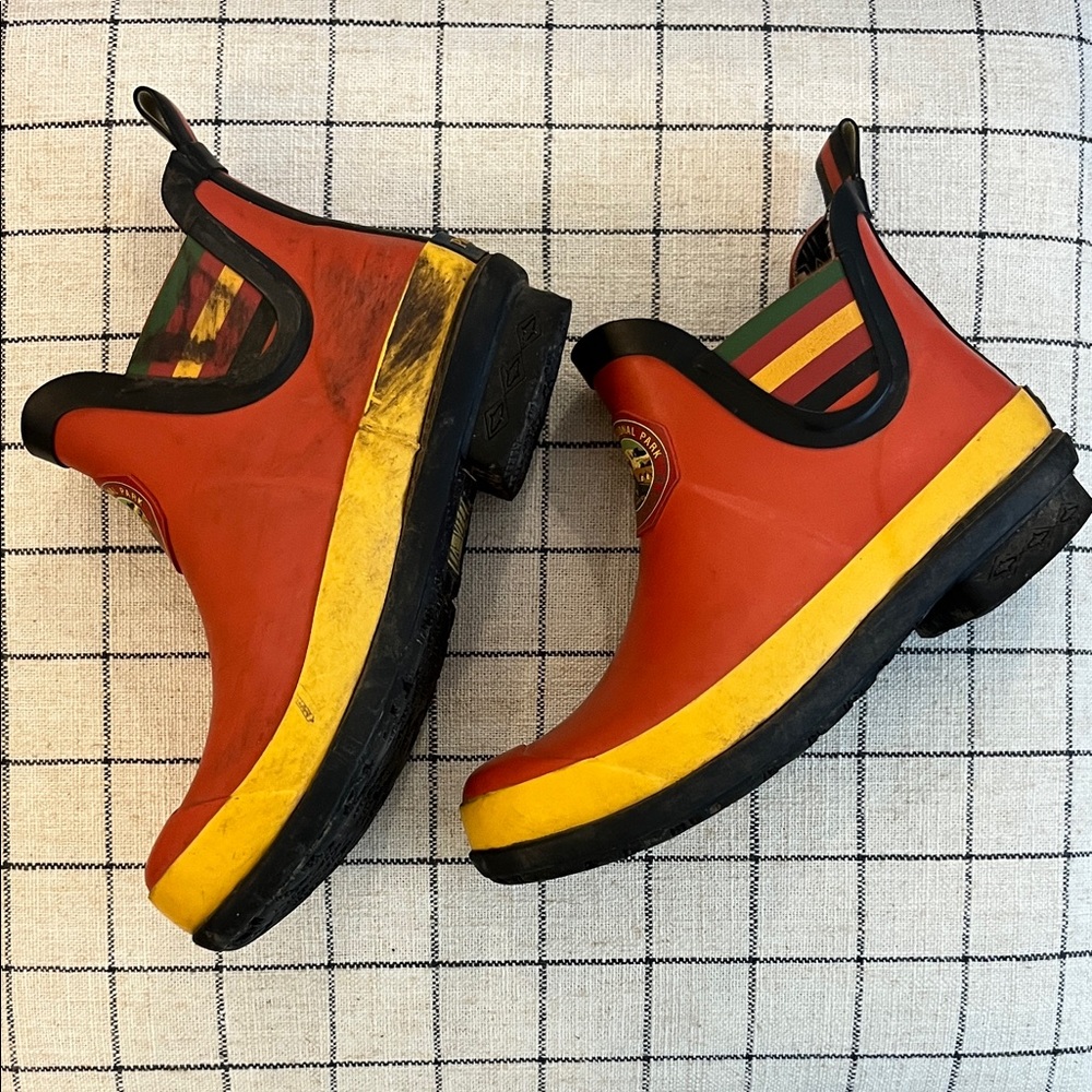 Pendleton Women’s Rain Boots, Heritage Rainer National Park Chelsea, Red